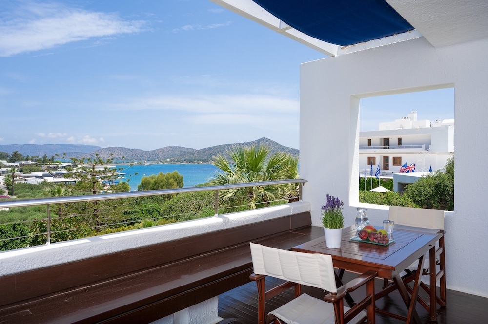 Elounda Beach Hotel & Villas, a Member of the Leading Hotels of the World — Hotel building in Elounda