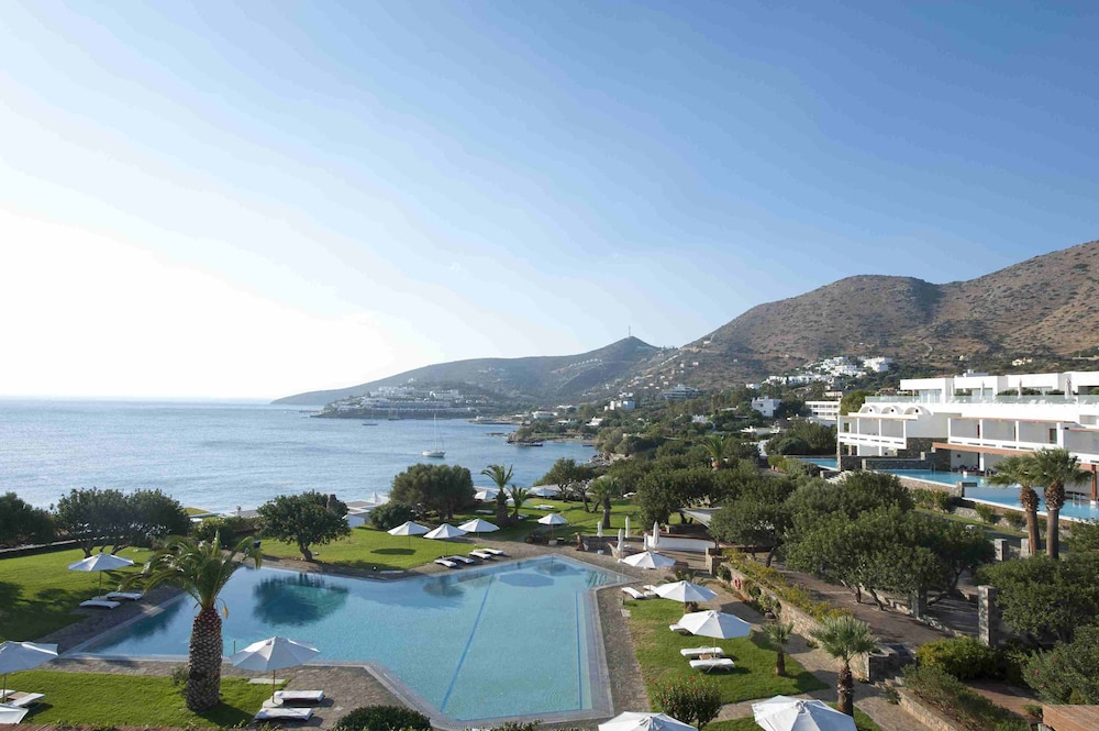 Elounda Beach Hotel & Villas, a Member of the Leading Hotels of the World — Swimming pool in Elounda