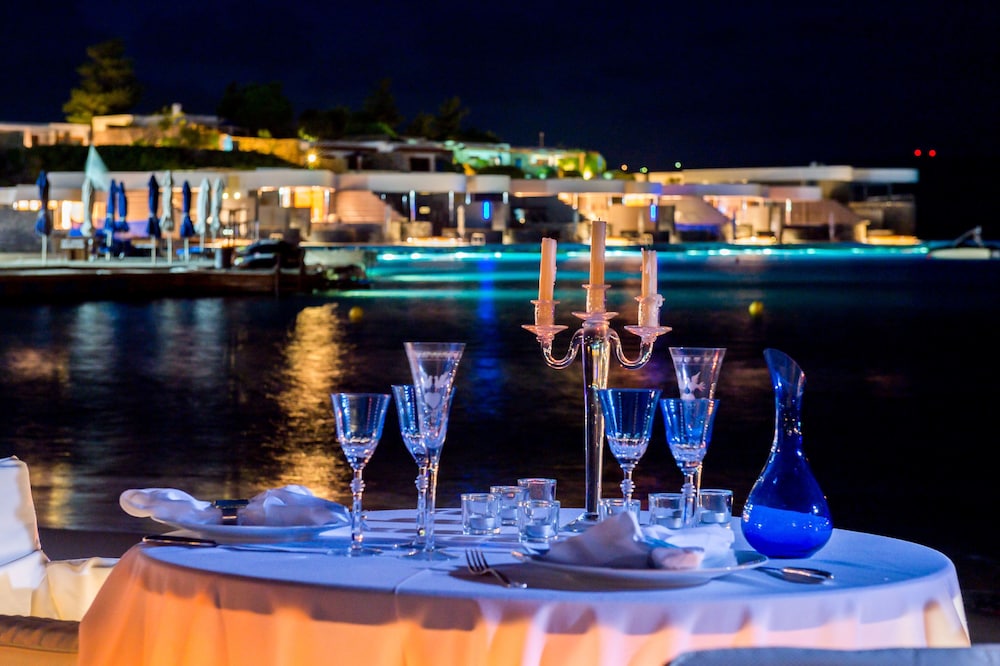 Elounda Beach Hotel & Villas, a Member of the Leading Hotels of the World — Restaurant & bars in Elounda