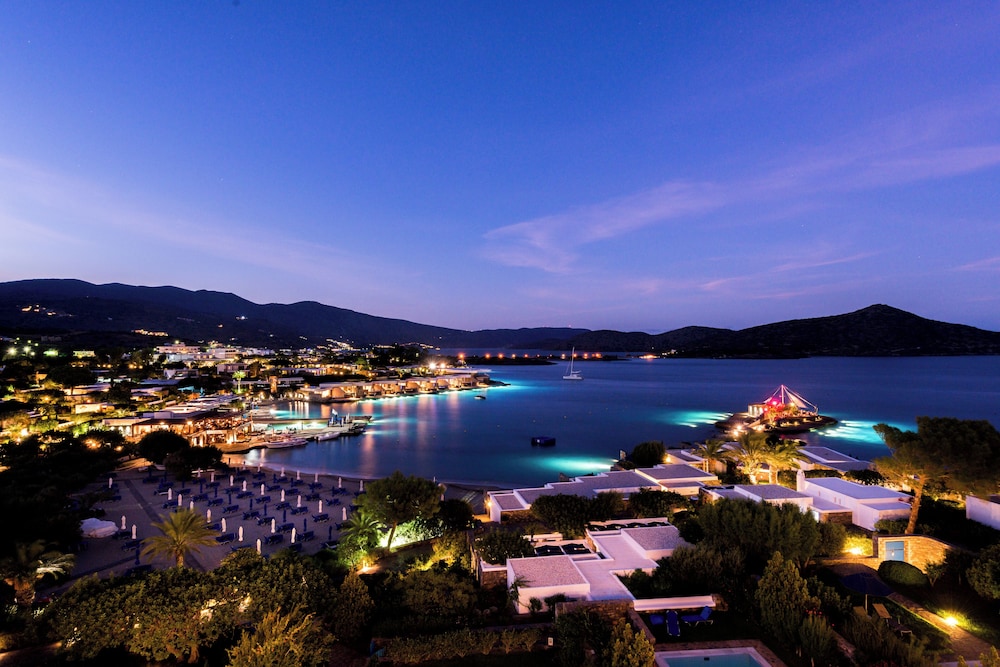 Elounda Beach Hotel & Villas, a Member of the Leading Hotels of the World — Hotel building in Elounda