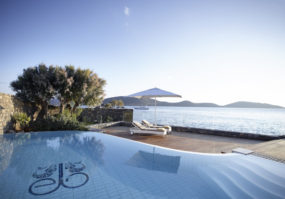 Elounda Beach Hotel & Villas, a Member of the Leading Hotels of the World — Swimming pool in Elounda