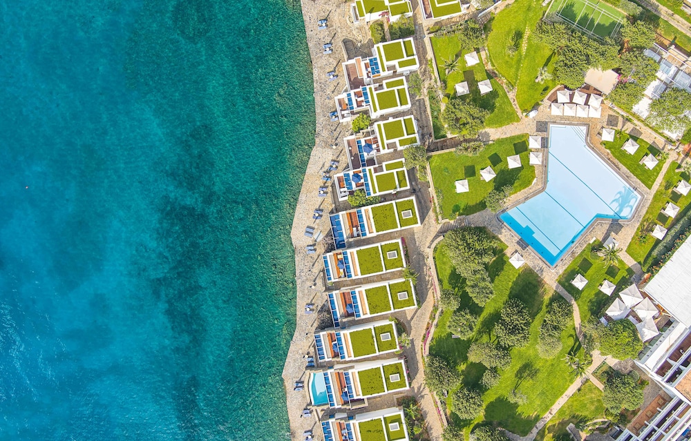 Elounda Beach Hotel & Villas, a Member of the Leading Hotels of the World — Hotel building in Elounda