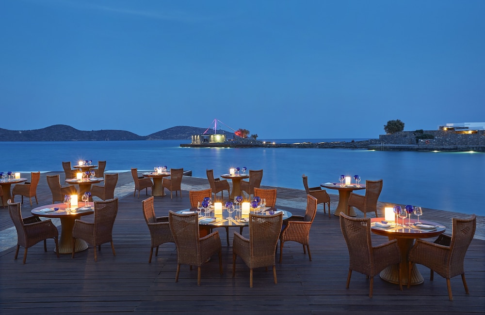 Elounda Beach Hotel & Villas, a Member of the Leading Hotels of the World — Restaurant & bars in Elounda