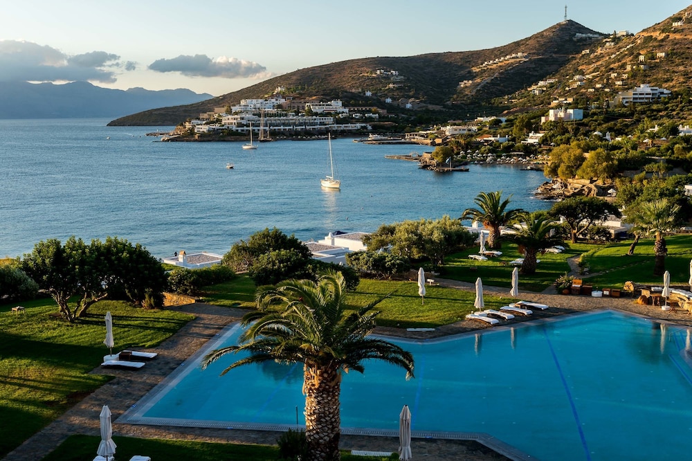 Elounda Beach Hotel & Villas, a Member of the Leading Hotels of the World — Swimming pool in Elounda
