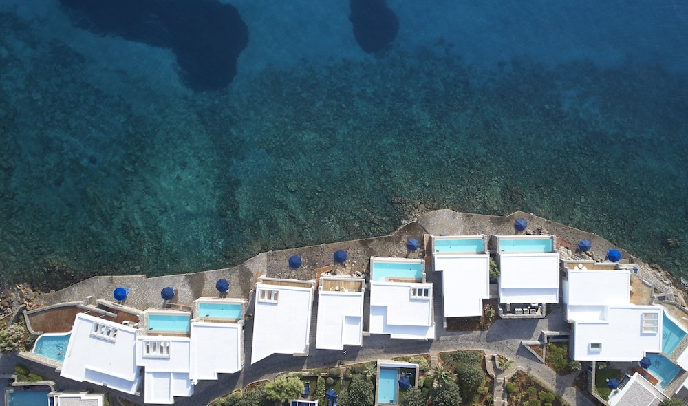 Elounda Beach Hotel & Villas, a Member of the Leading Hotels of the World — Hotel building in Elounda