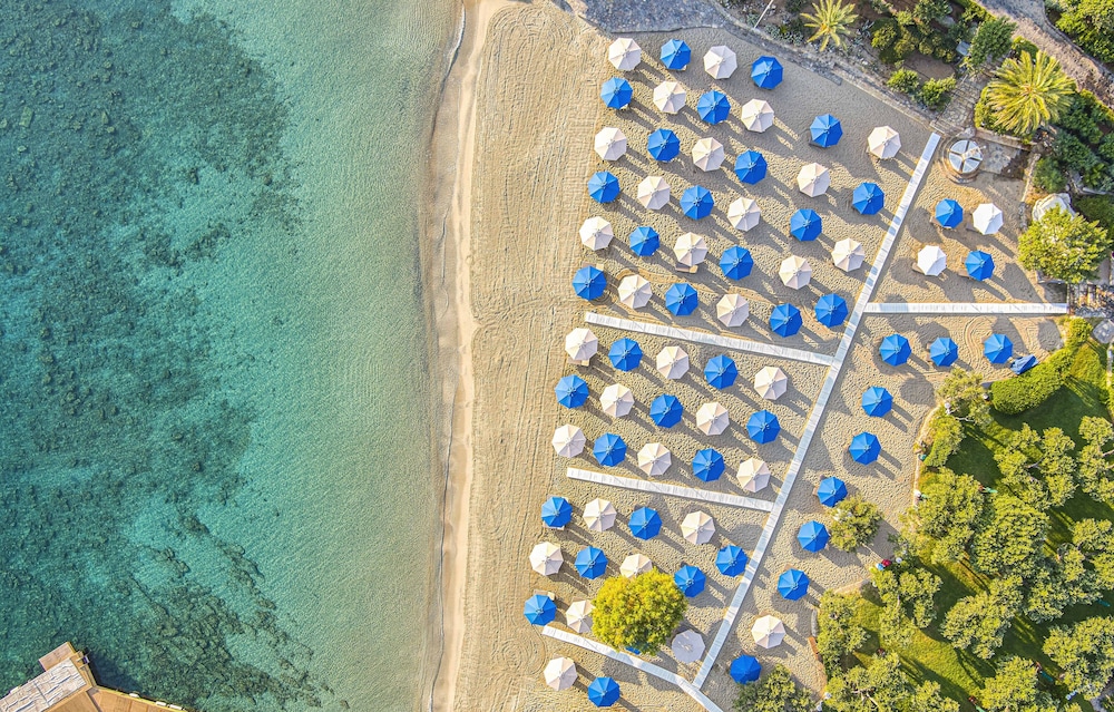 Elounda Beach Hotel & Villas, a Member of the Leading Hotels of the World — Beach in Elounda