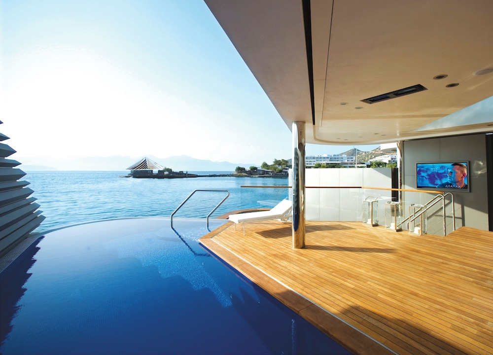Elounda Beach Hotel & Villas, a Member of the Leading Hotels of the World — Swimming pool in Elounda