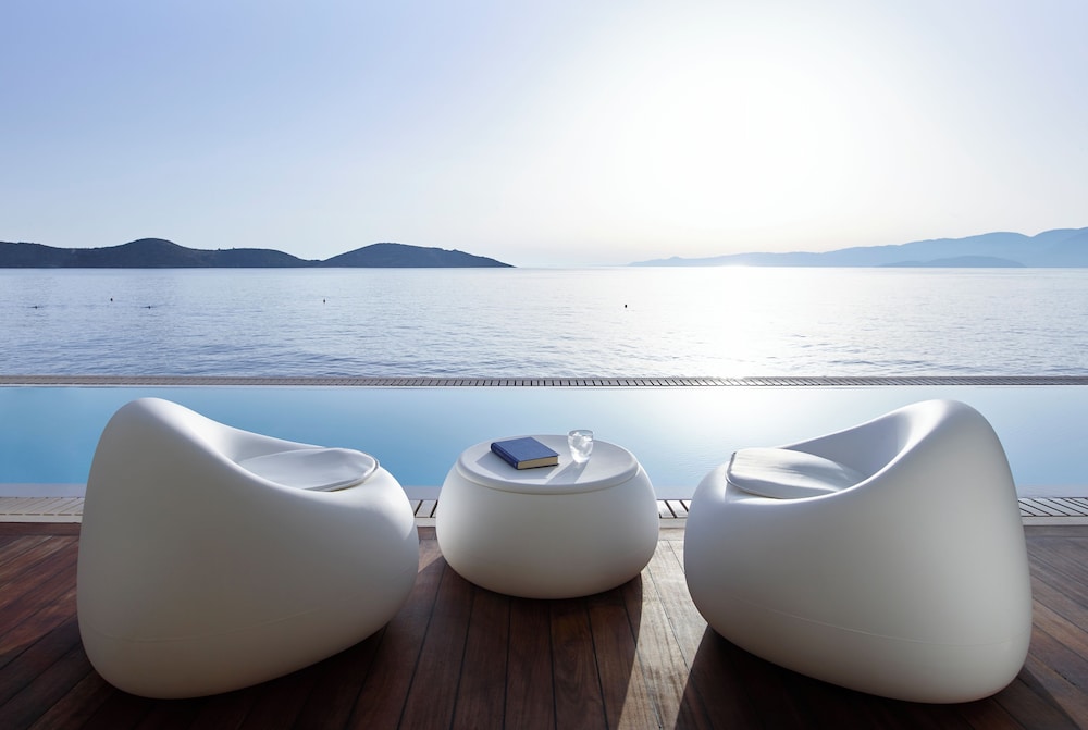 Elounda Beach Hotel & Villas, a Member of the Leading Hotels of the World — Swimming pool in Elounda