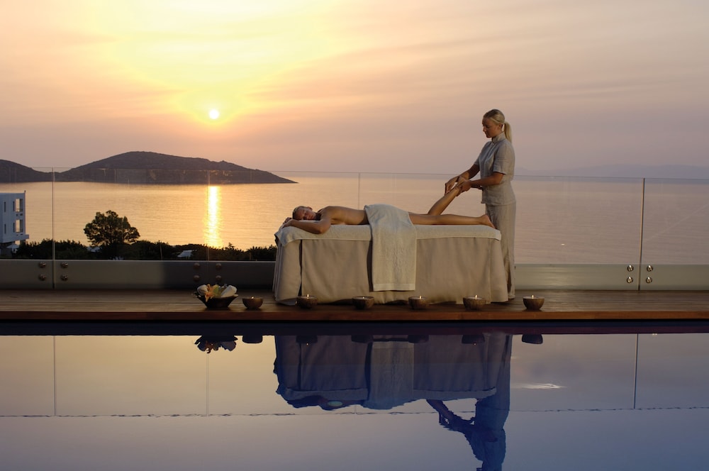 Elounda Beach Hotel & Villas, a Member of the Leading Hotels of the World — Swimming pool in Elounda
