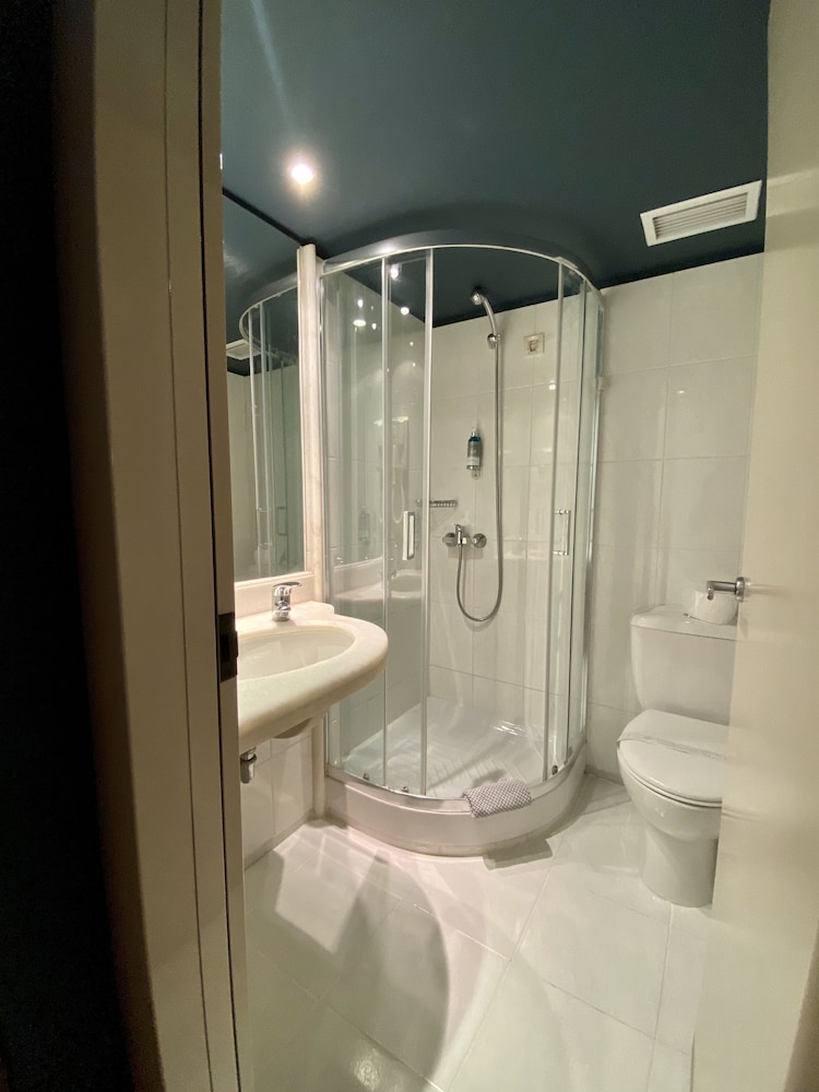 Hotel Olympic — Hotel rooms in Heraklion