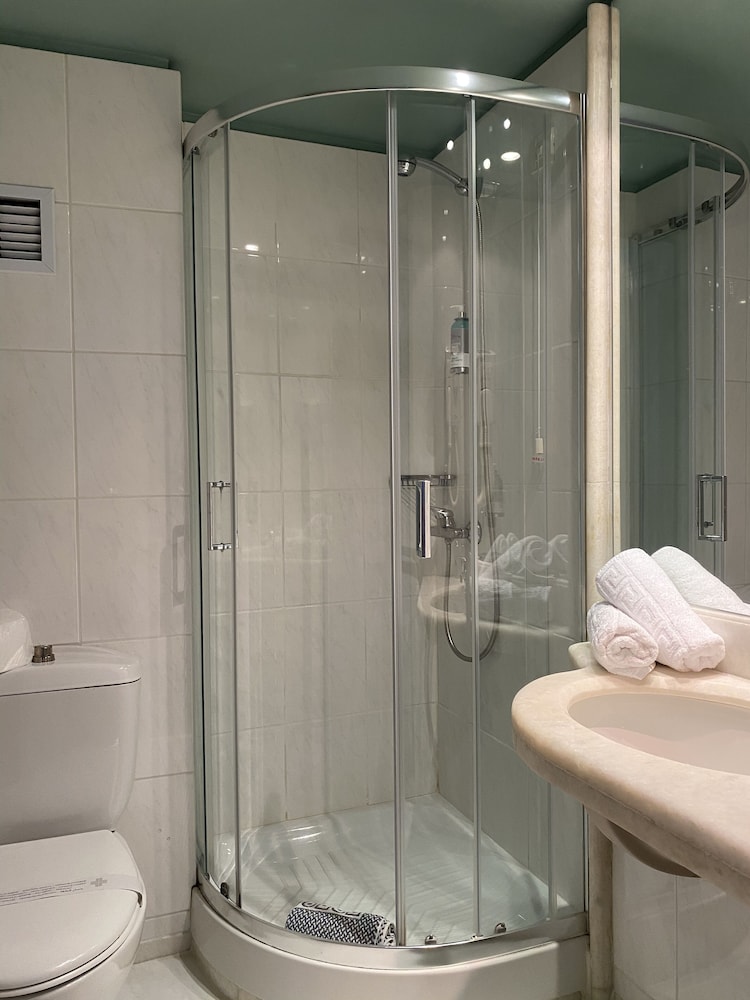 Hotel Olympic — Hotel rooms in Heraklion