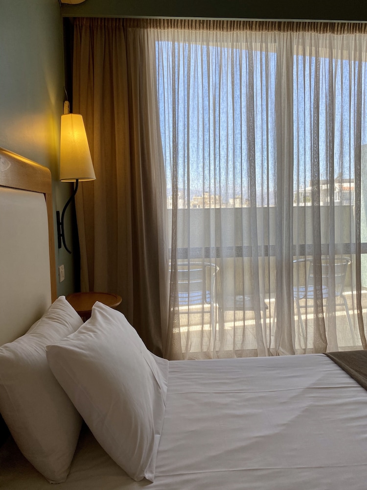 Hotel Olympic — Hotel rooms in Heraklion