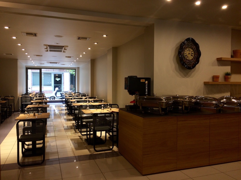 Hotel Olympic — Restaurant & bars in Heraklion