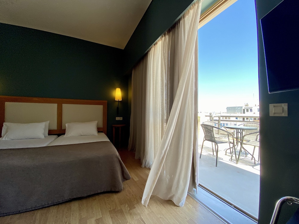 Hotel Olympic — Hotel rooms in Heraklion