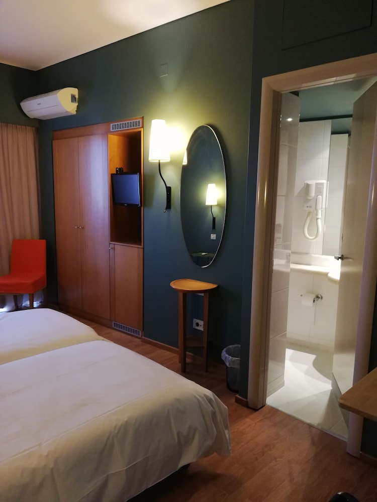 Hotel Olympic — Hotel rooms in Heraklion