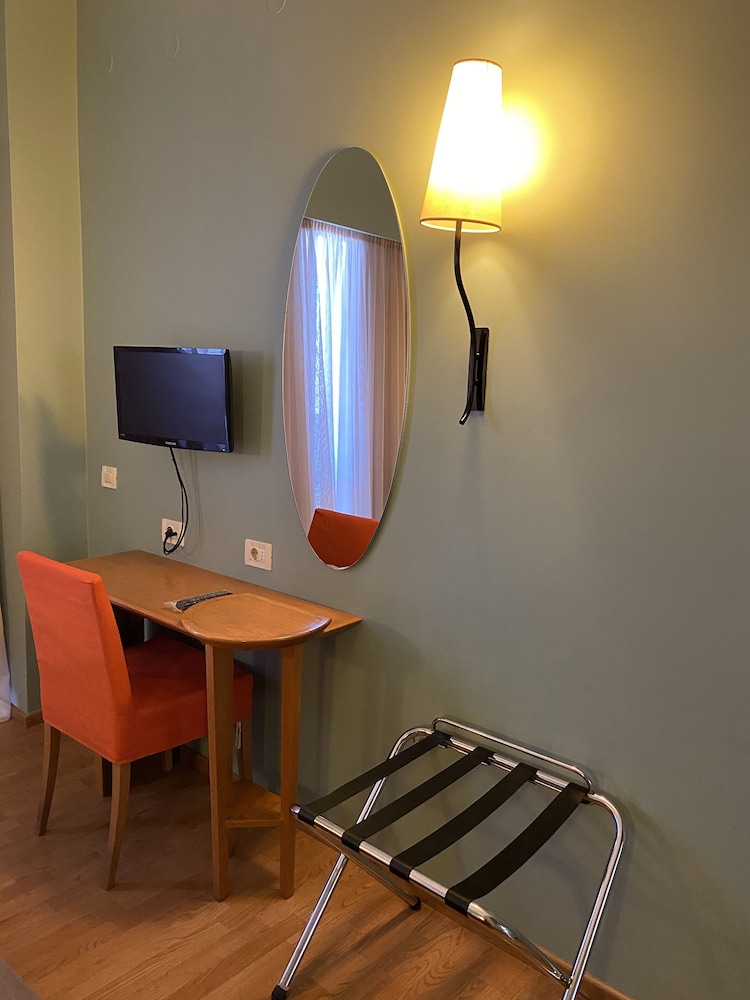 Hotel Olympic — Hotel rooms in Heraklion