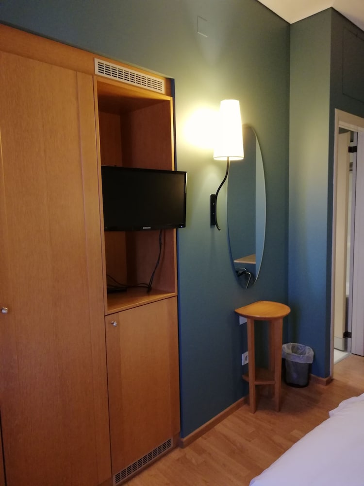 Hotel Olympic — Hotel rooms in Heraklion