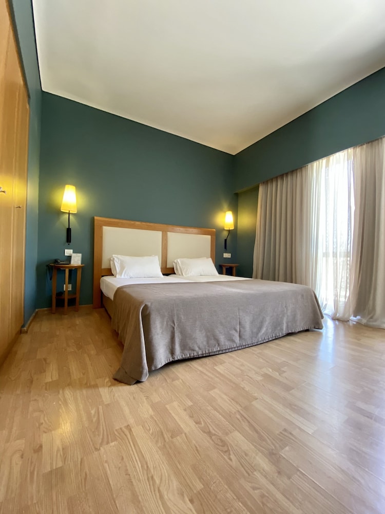 Hotel Olympic — Hotel rooms in Heraklion
