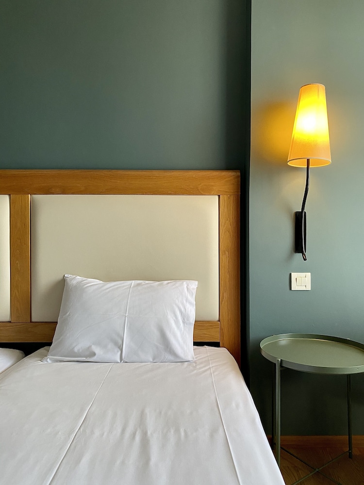 Hotel Olympic — Hotel rooms in Heraklion