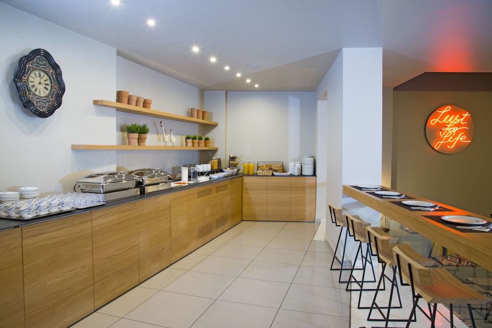 Hotel Olympic — Restaurant & bars in Heraklion