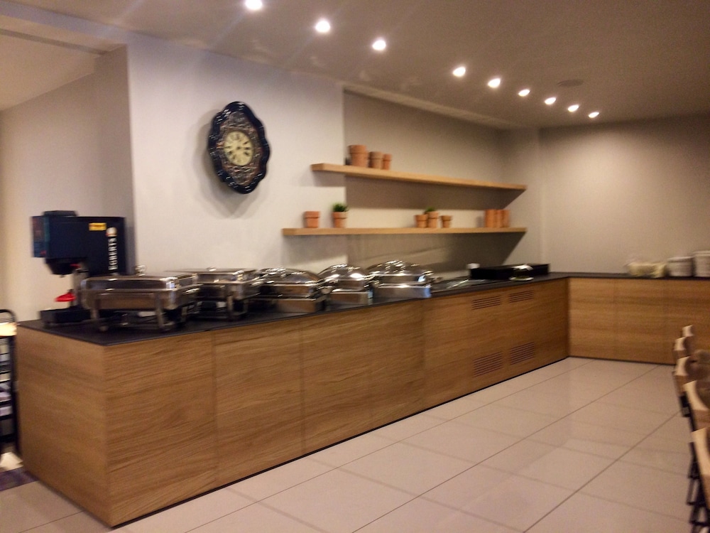 Hotel Olympic — Restaurant & bars in Heraklion