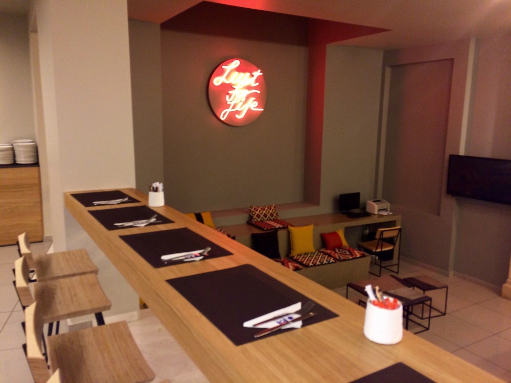 Hotel Olympic — Restaurant & bars in Heraklion