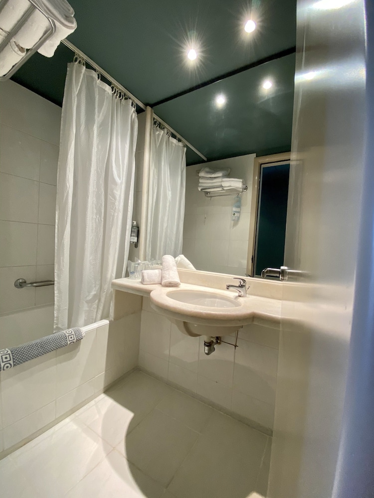 Hotel Olympic — Hotel rooms in Heraklion