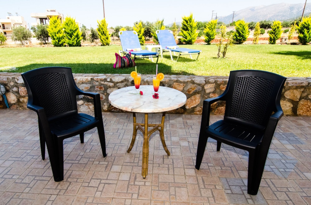 Real Palace — Restaurant & bars in Malia