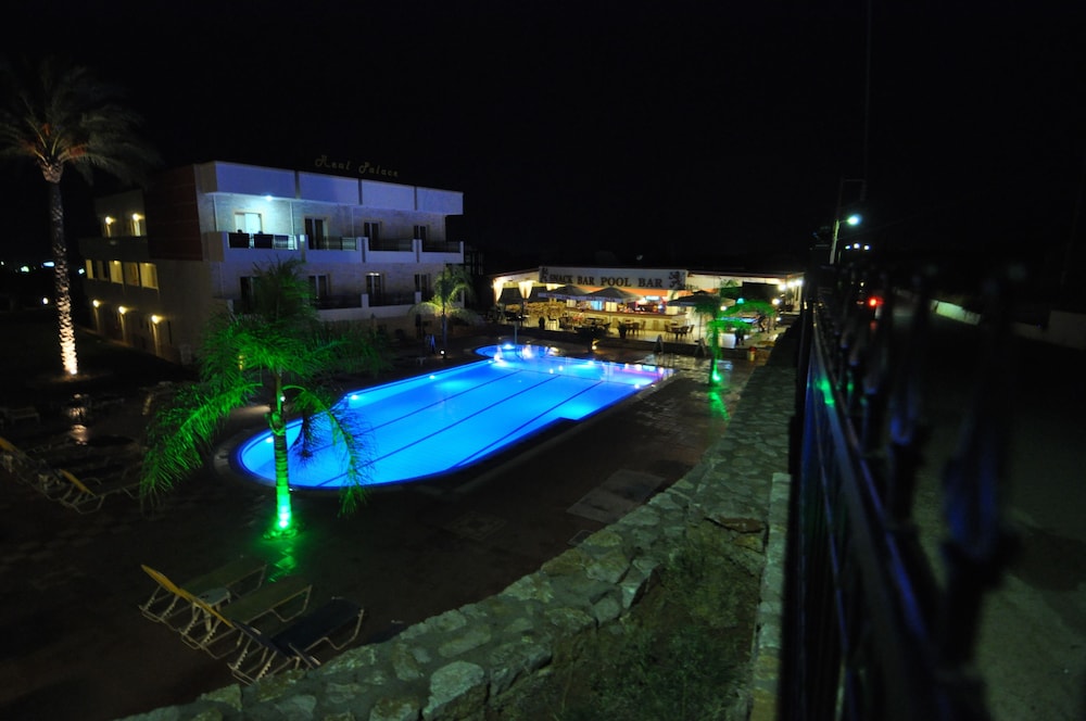 Real Palace — Swimming pool in Malia