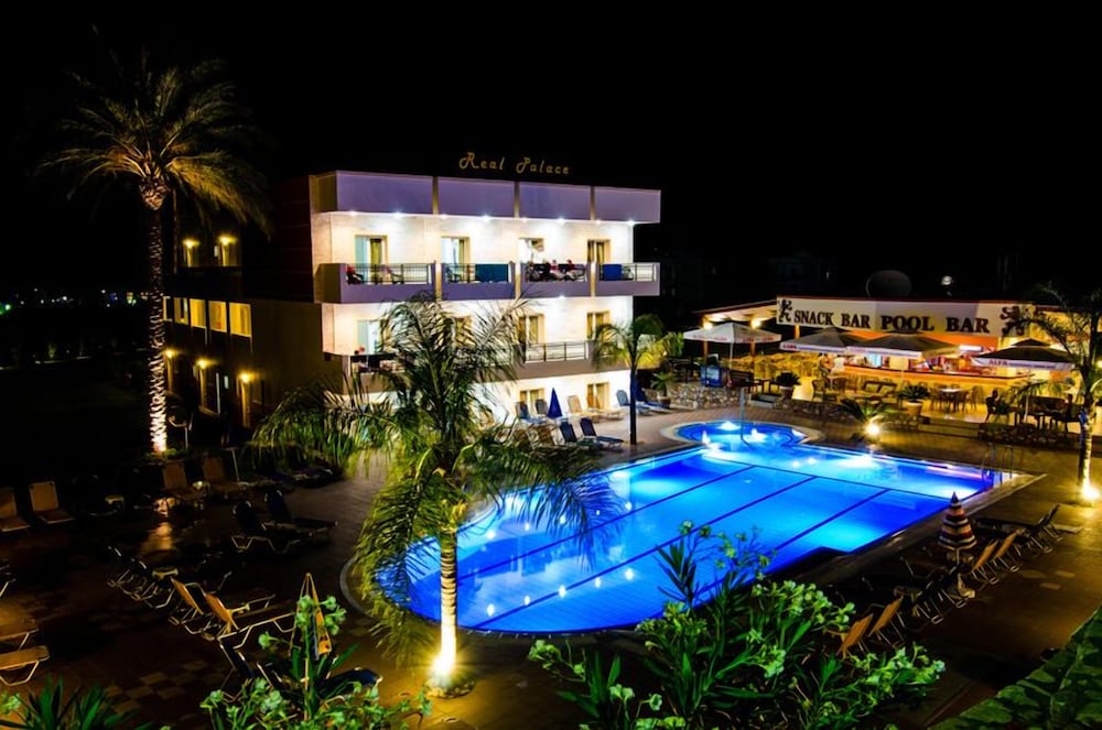 Real Palace — Swimming pool in Malia