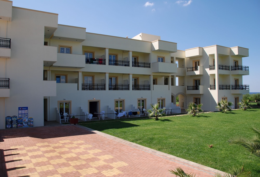 Real Palace — Hotel building in Malia