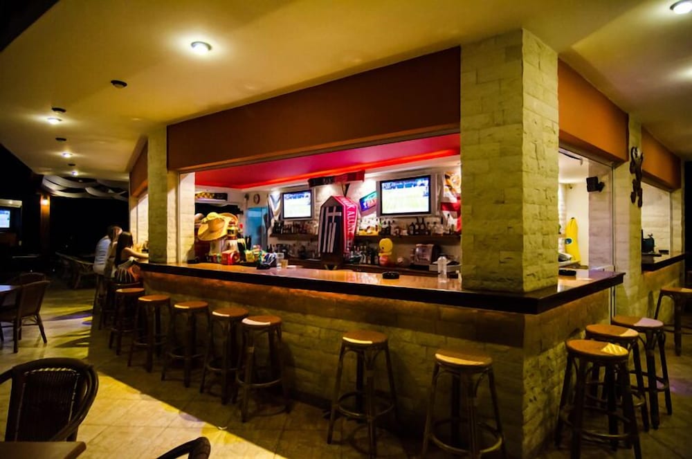 Real Palace — Restaurant & bars in Malia