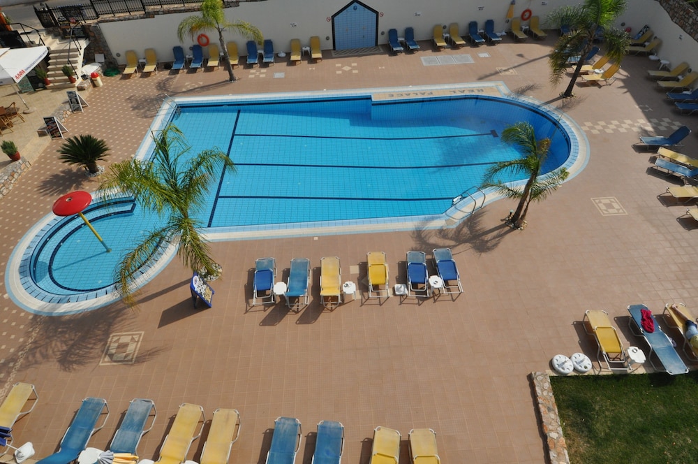 Real Palace — Swimming pool in Malia