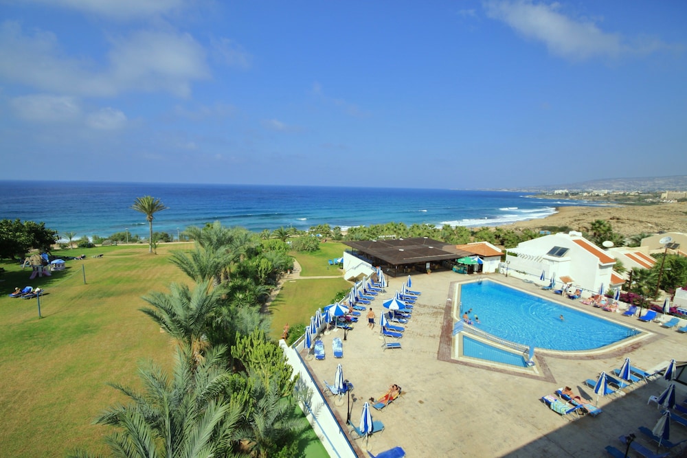 Helios Bay Hotel Apartments — Beach in Chlorakas, Paphos Region