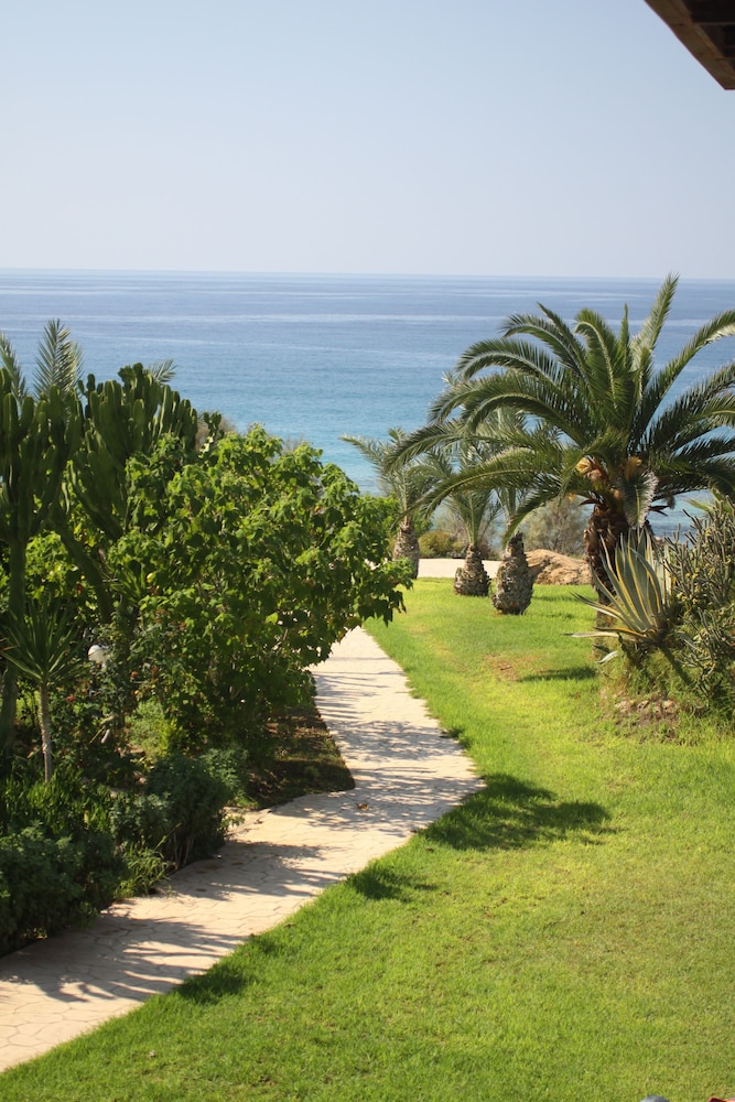 Helios Bay Hotel Apartments — Attractions in the area in Chlorakas, Paphos Region