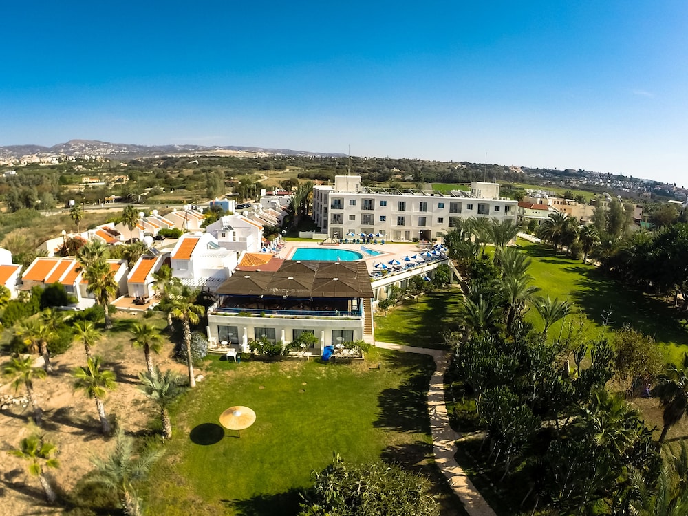 Helios Bay Hotel Apartments — Swimming pool in Chlorakas, Paphos Region