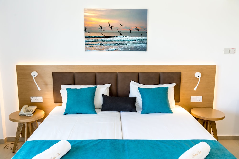 Helios Bay Hotel Apartments — Hotel rooms in Chlorakas, Paphos Region