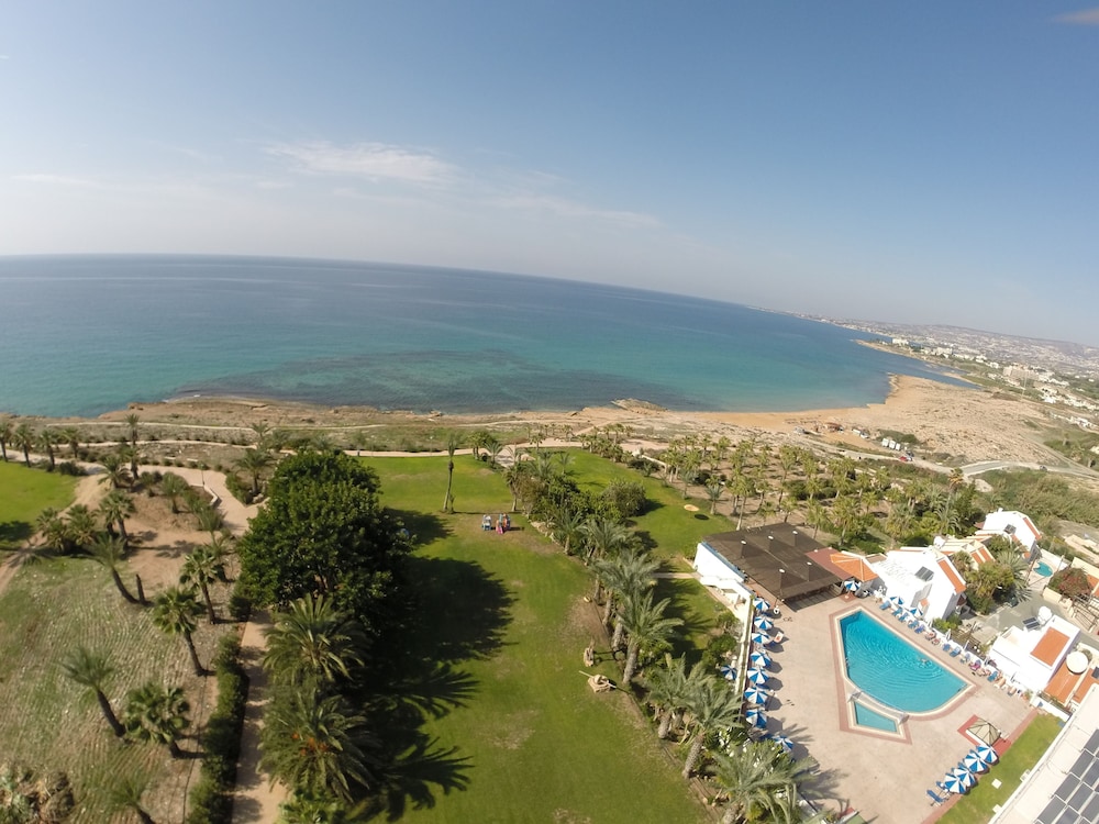 Helios Bay Hotel Apartments — Swimming pool in Chlorakas, Paphos Region