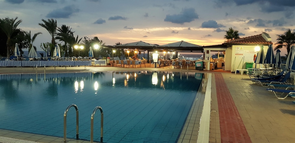 Helios Bay Hotel Apartments — Swimming pool in Chlorakas, Paphos Region
