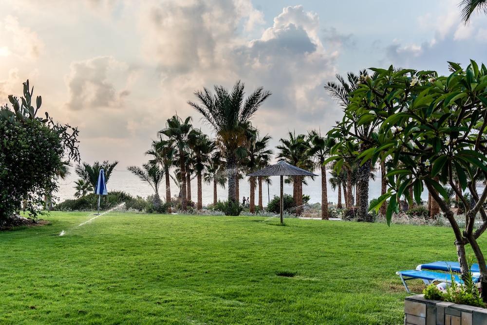 Helios Bay Hotel Apartments — Beach in Chlorakas, Paphos Region