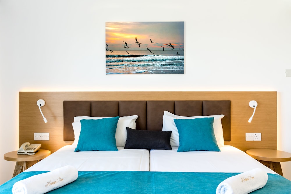 Helios Bay Hotel Apartments — Hotel rooms in Chlorakas, Paphos Region