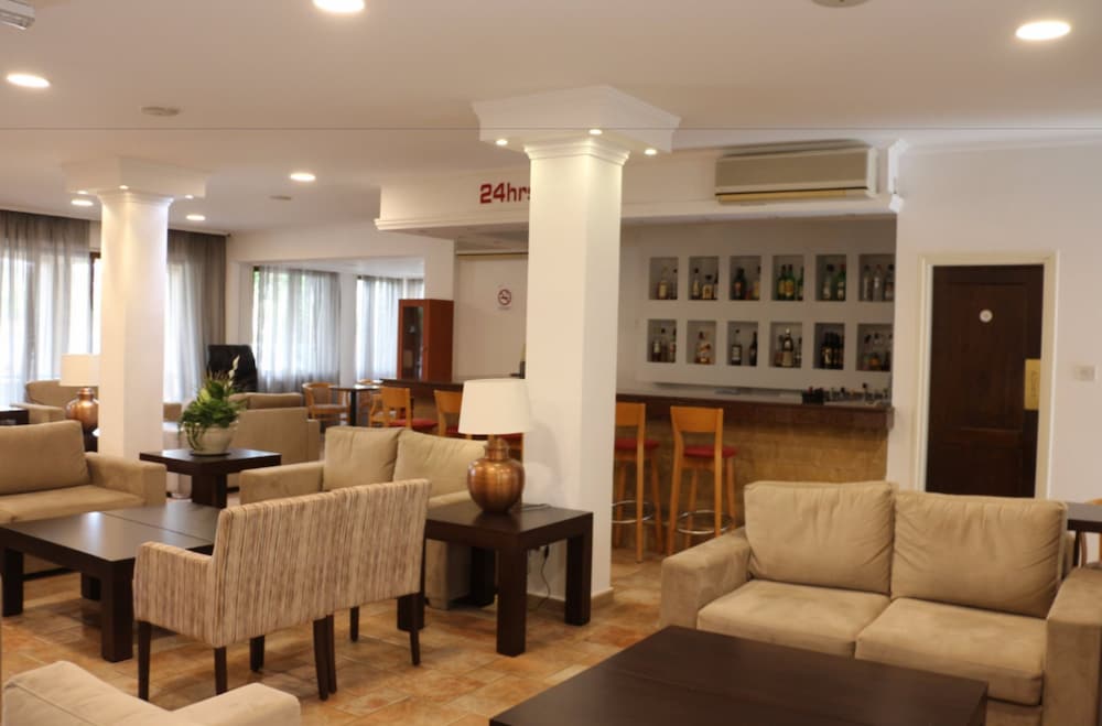 Helios Bay Hotel Apartments — Restaurant & bars in Chlorakas, Paphos Region