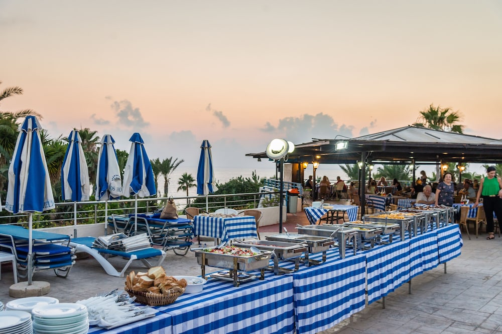 Helios Bay Hotel Apartments — Restaurant & bars in Chlorakas, Paphos Region