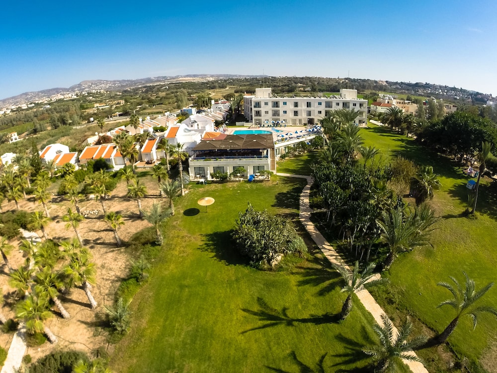 Helios Bay Hotel Apartments — Swimming pool in Chlorakas, Paphos Region