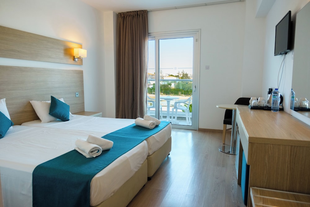 Kapetanios Bay Hotel Protaras — Hotel rooms in Protaras, Famagusta Region