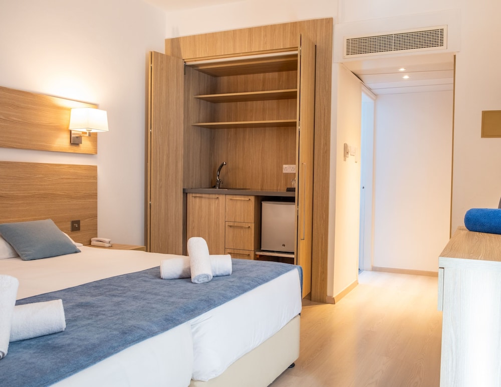 Kapetanios Bay Hotel Protaras — Hotel rooms in Protaras, Famagusta Region