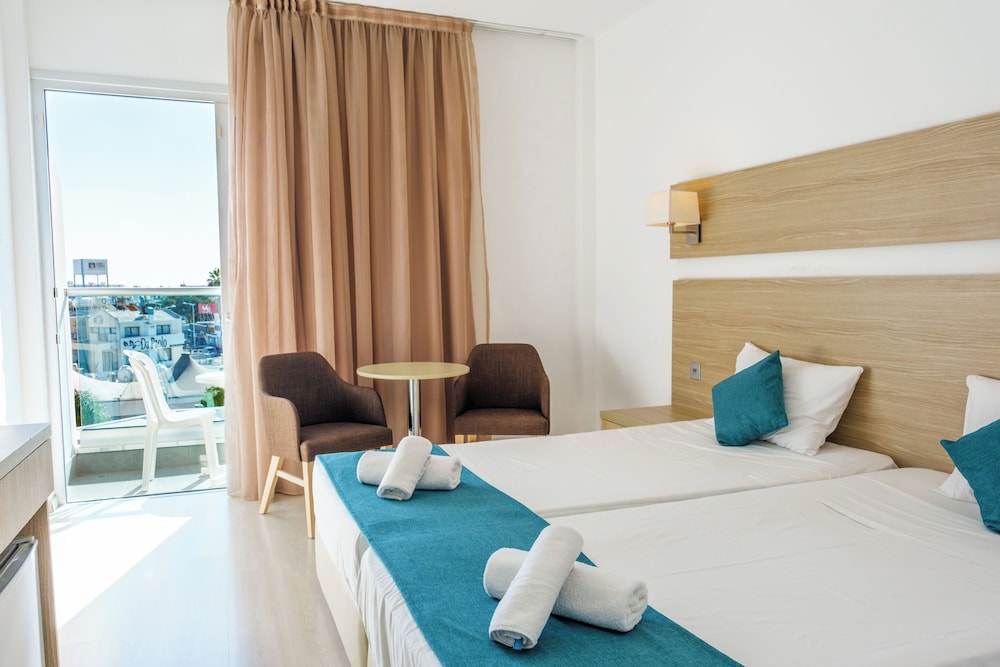 Kapetanios Bay Hotel Protaras — Hotel rooms in Protaras, Famagusta Region