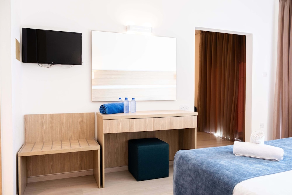 Kapetanios Bay Hotel Protaras — Hotel rooms in Protaras, Famagusta Region