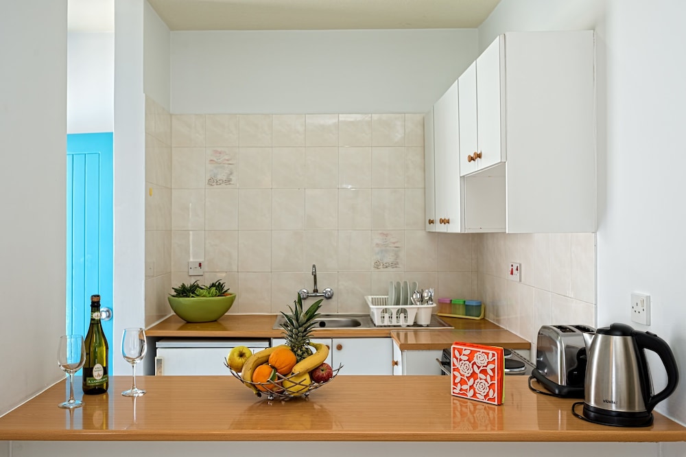 Sunny Hill Hotel Apartments — Rooms in Chlorakas, Paphos Region