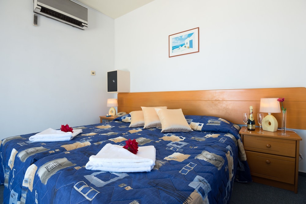 Sunny Hill Hotel Apartments — Rooms in Chlorakas, Paphos Region